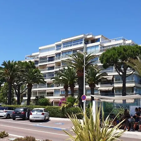 Les Pieds Dans L'eau