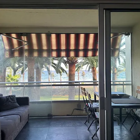 Les Pieds Dans L'eau Cannes